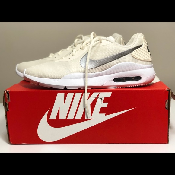 Women’s Nike air max shoes - Picture 2 of 4
